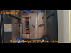 Der Produktionsprozess der Keilklemme.